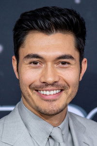 الممثل Henry Golding