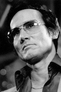 الممثل Henry Silva