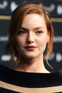 الممثل Holliday Grainger