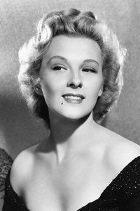الممثل Ilona Massey
