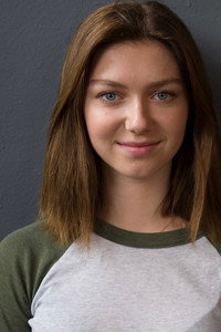 الممثل Isabella Blake-Thomas