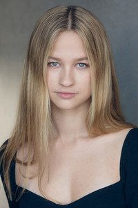 الممثل Issy Knopfler