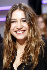 الممثل Izïa Higelin