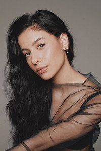 الممثل Izabella Alvarez