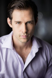المخرج James Clayton