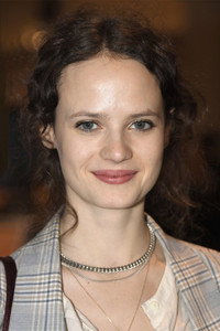 الممثل Jana McKinnon