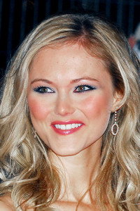 الممثل Jayne Wisener