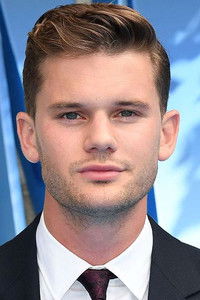 الممثل Jeremy Irvine
