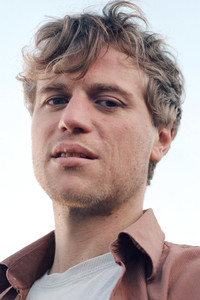 الممثل Johnny Flynn