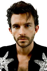 الممثل Jonathan Bailey