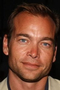 الممثل Jonathan Breck