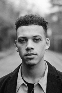 الممثل Jordan Bolger