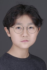 الممثل Joseph Y. Lee