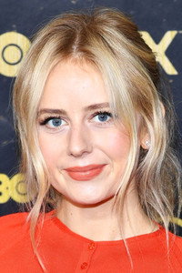 الممثل Justine Lupe