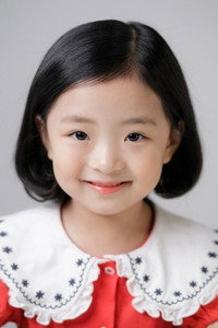 الممثل Kang Hye-won
