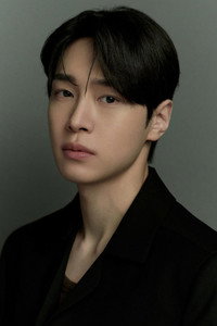 الممثل Kang You-Seok