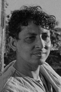 الممثل Kanu Bannerjee