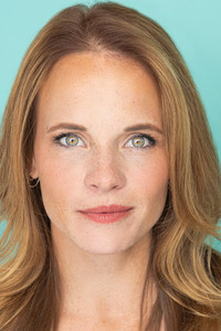 الممثل Katie Leclerc