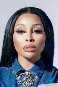 الممثل Khanyi Mbau
