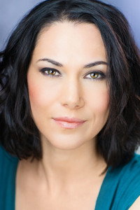 الممثل Kyra Zagorsky