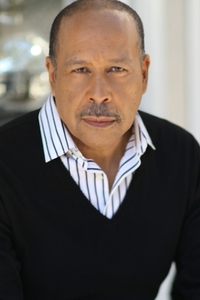 الممثل Lance E. Nichols
