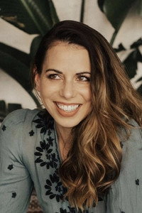 الممثل Laura Bailey