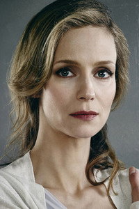 الممثل Laura Regan