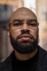المخرج Lawrence Lamont