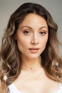 الممثل Leah Gibson