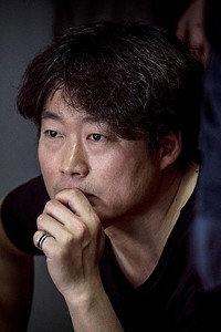 المخرج Lee Jeong-beom