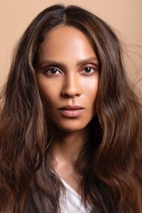 الممثل Lesley-Ann Brandt