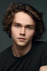 الممثل Levi Miller
