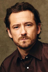 الممثل Lewis Pullman