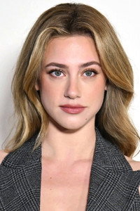الممثل Lili Reinhart