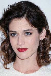 الممثل Lizzy Caplan