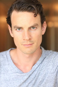 الممثل Luke Cook