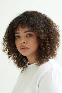 الممثل Lydia West