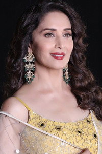 الممثل Madhuri Dixit