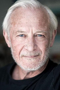 الممثل Matthew Burton