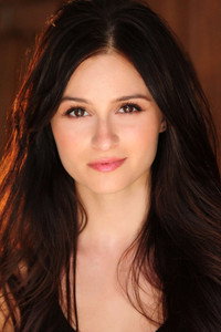 الممثل Melanie Papalia