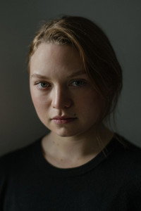 الممثل Mia Threapleton