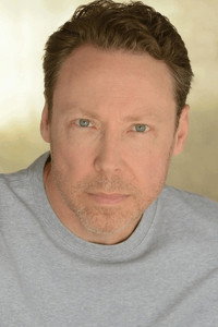 الممثل Mike Sutton