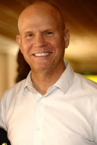 المخرج Miles Larsen