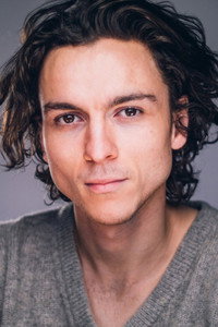 الممثل Milo Cawthorne