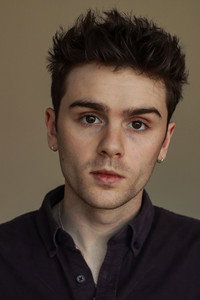 الممثل Mitchell Robertson