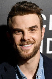 الممثل Nathaniel Buzolic