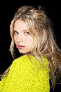 الممثل Nicole Mattox