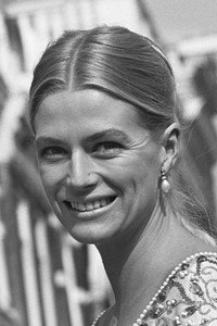 الممثل Nina van Pallandt