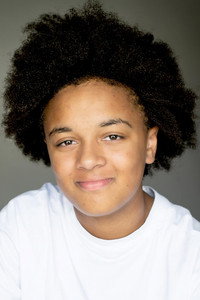الممثل Nykiya Adams