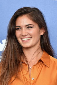 الممثل Ophélie Bau